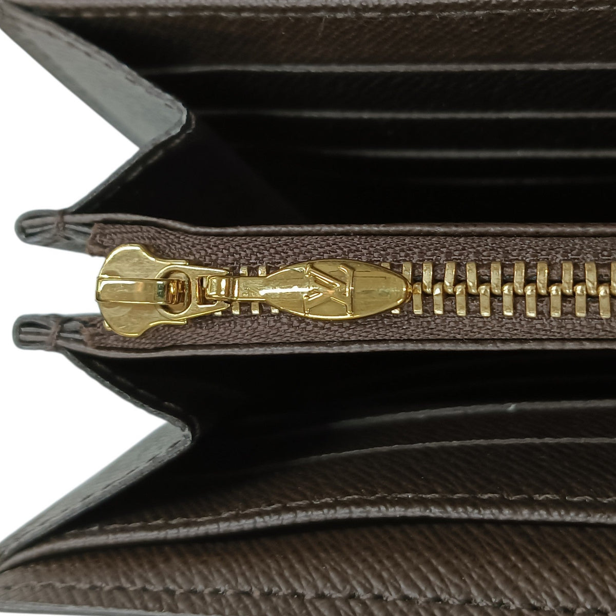 Long Wallet LOUIS VUITTON Damier N63017 Brown **Scratch/Damage