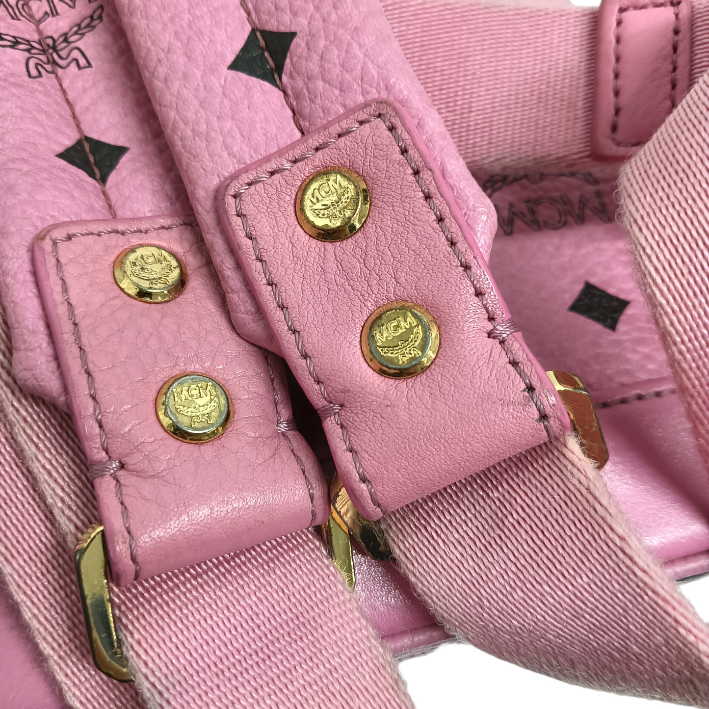 MCM RUCKSACK SHOCKING PINK STUDS MMK5SVE37PK001