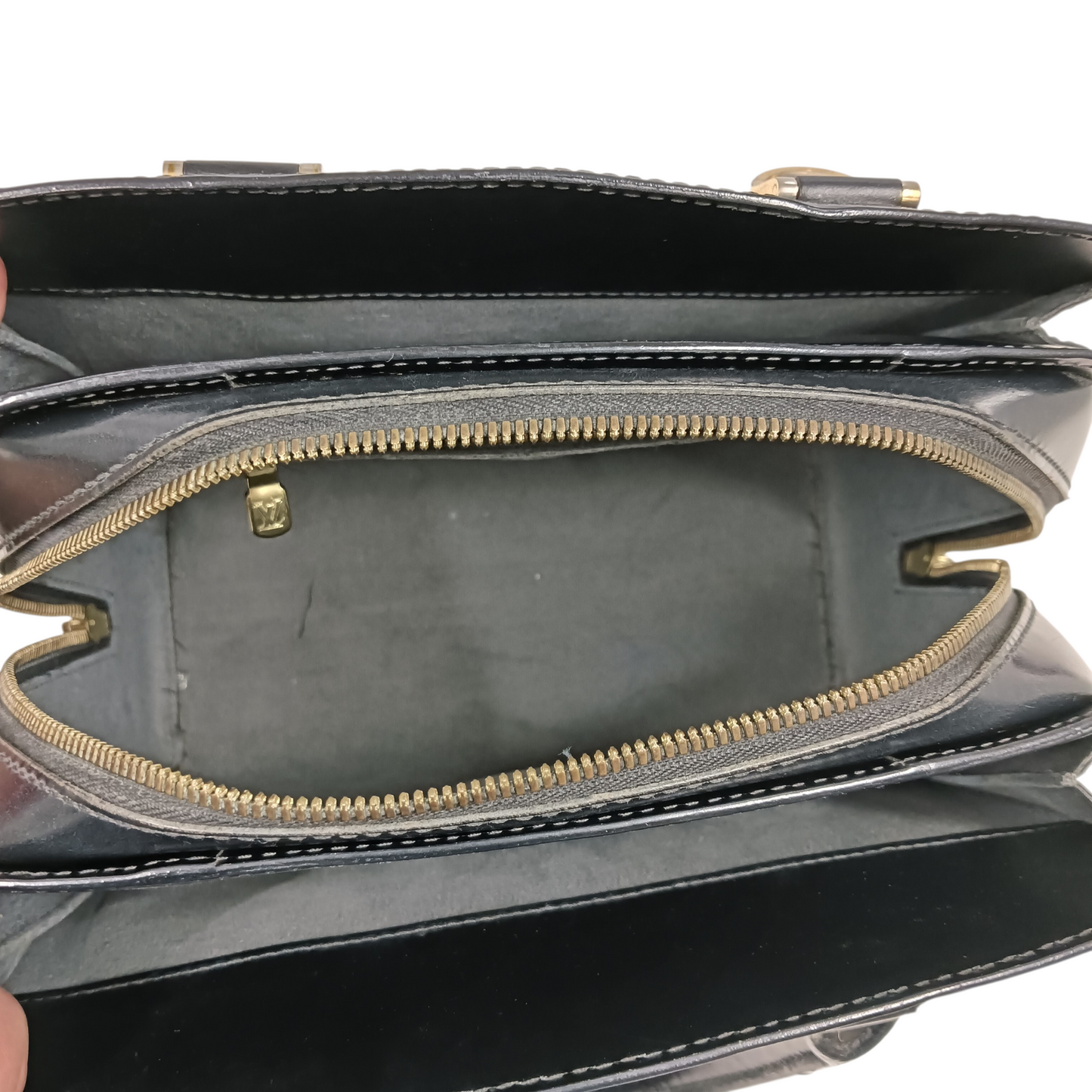 LOUIS VUITTON Handbag Epi M52052 Black Scratch/Damage/Stain