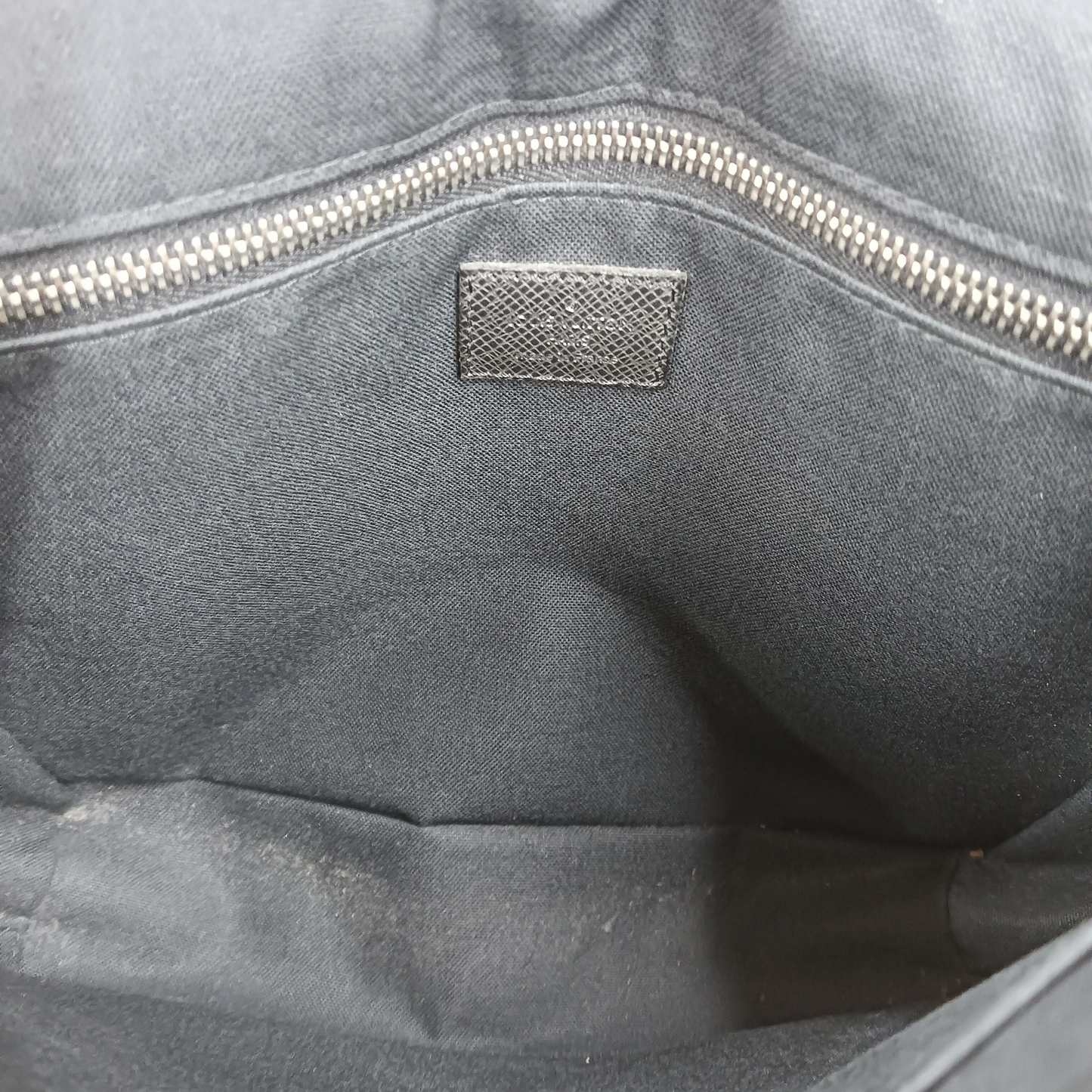 LOUIS VUITTON Shoulder Bag Taiga M32726 Rank (B) Black DU4192