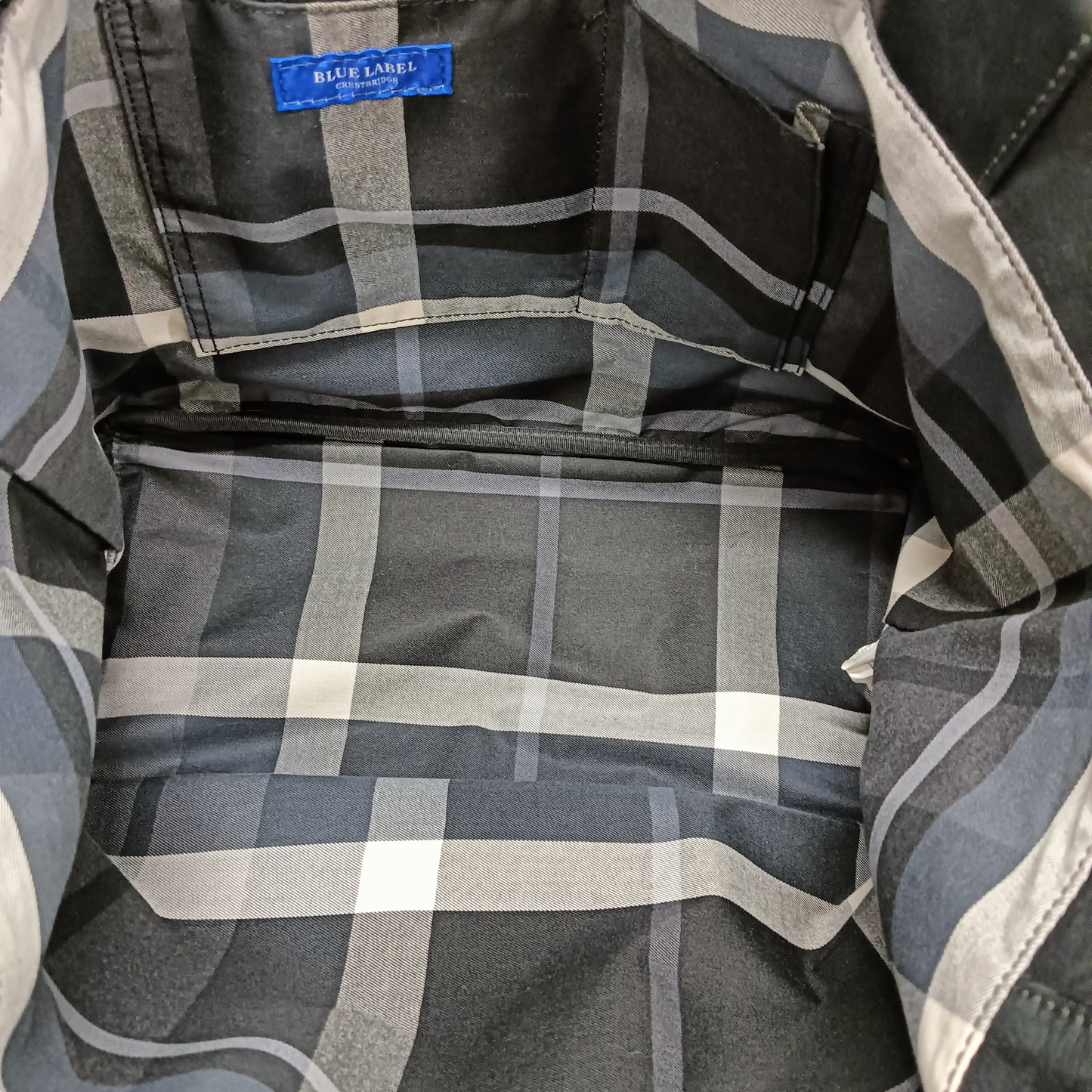 BLUE LABEL CRESTBRIDGE SHOULDER BAG BLACK