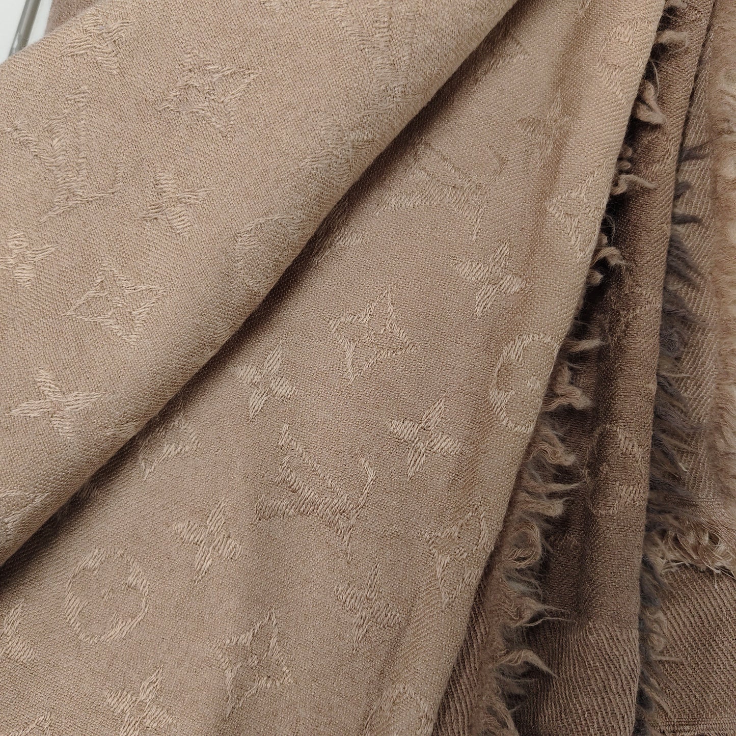 LOUIS VUITTON Shawi Beige M74013 Rank C