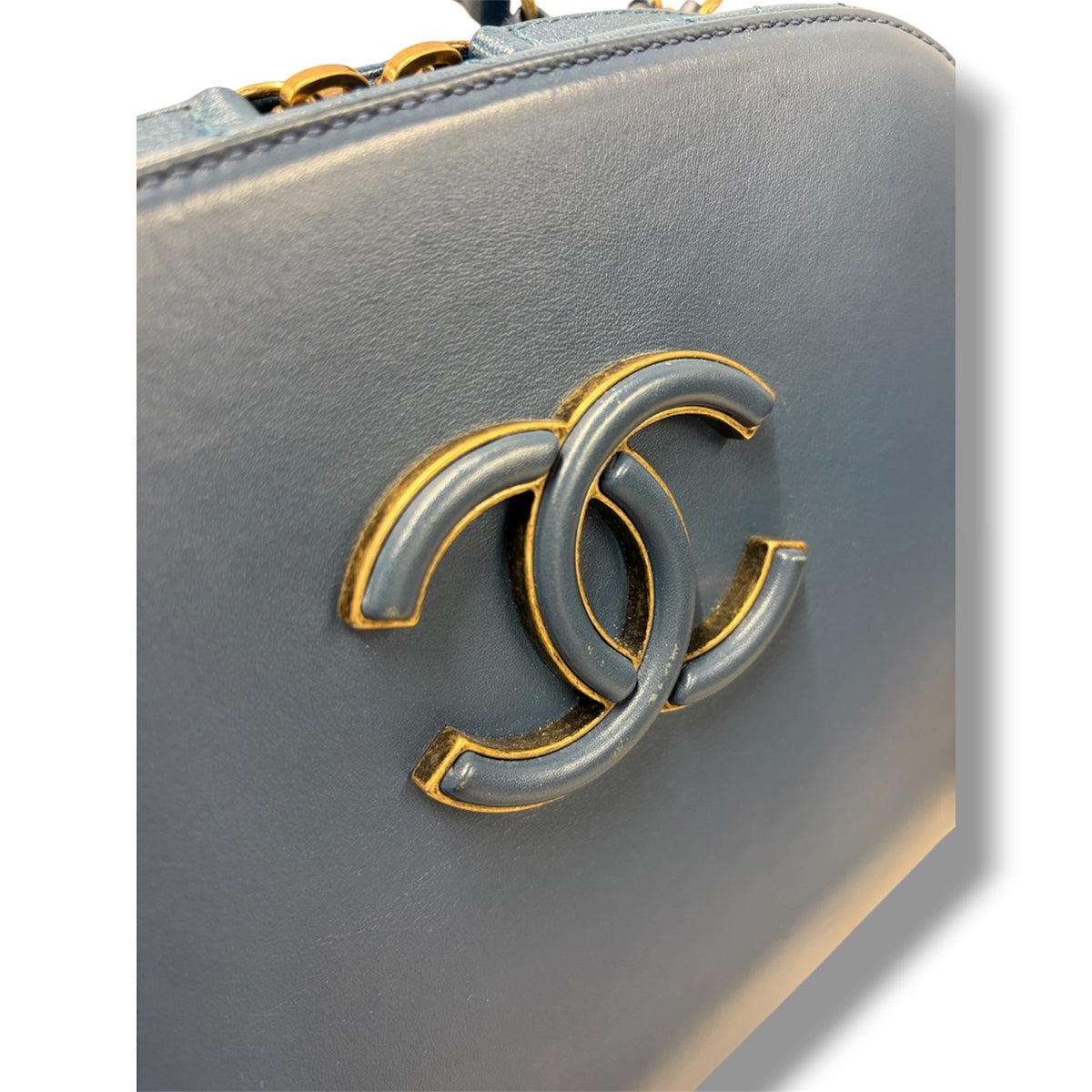 CHANEL 2WAY BAG CHA1146746 RANK(B) BLUE AND GOLD STAIN/SCRATCH 23126582 COCO CURVE VANITY