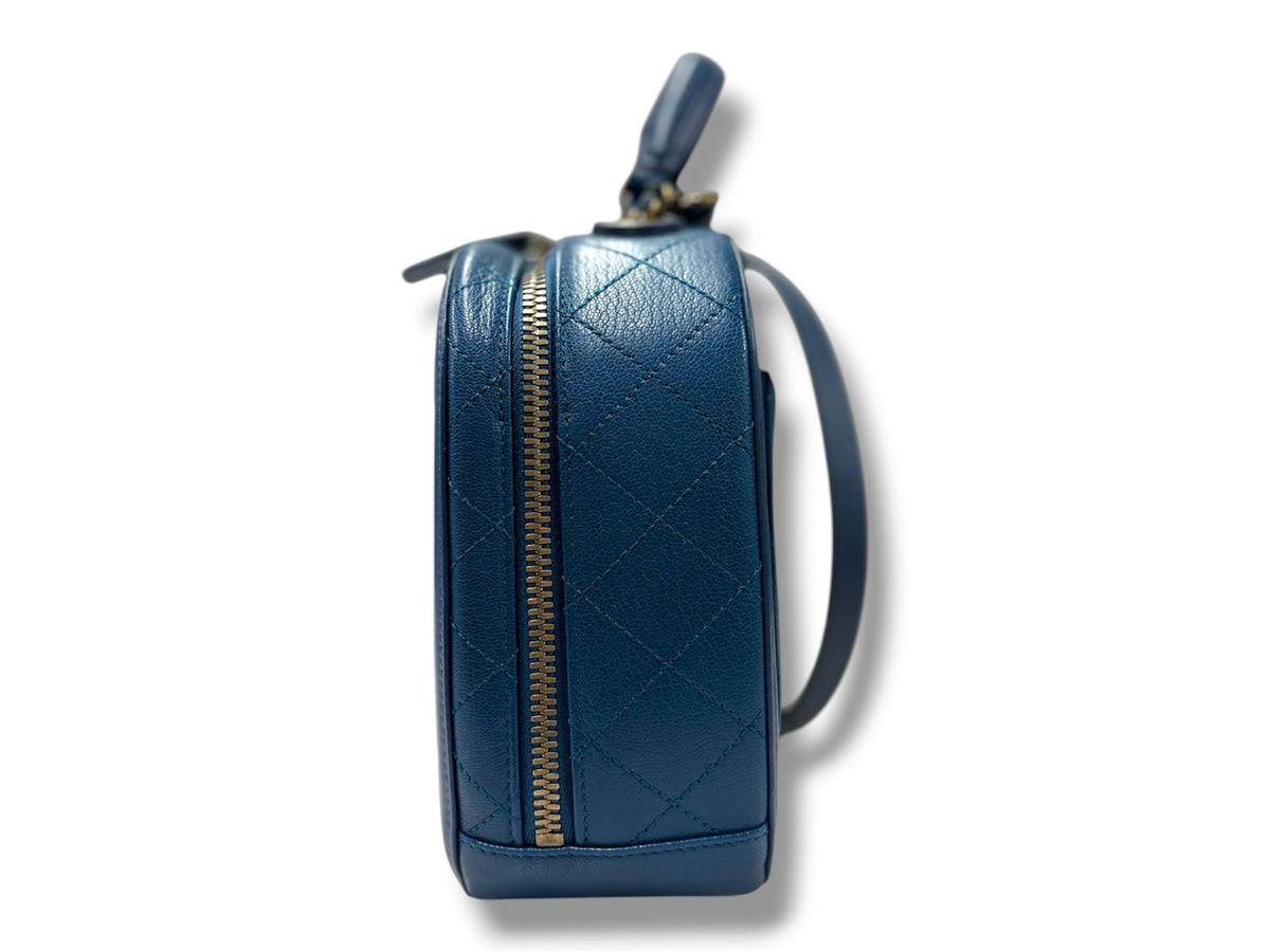 CHANEL 2WAY BAG CHA1146746 RANK(B) BLUE AND GOLD STAIN/SCRATCH 23126582 COCO CURVE VANITY