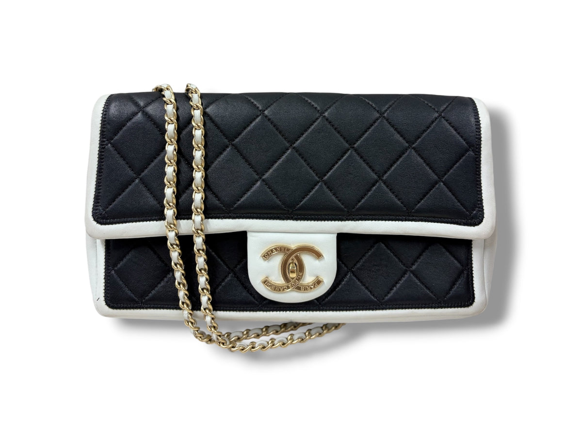 CHANEL SHOULDER BAG LAMBSKIN FLAP RANK(B) WHITE-BLACK STAIN 18023436