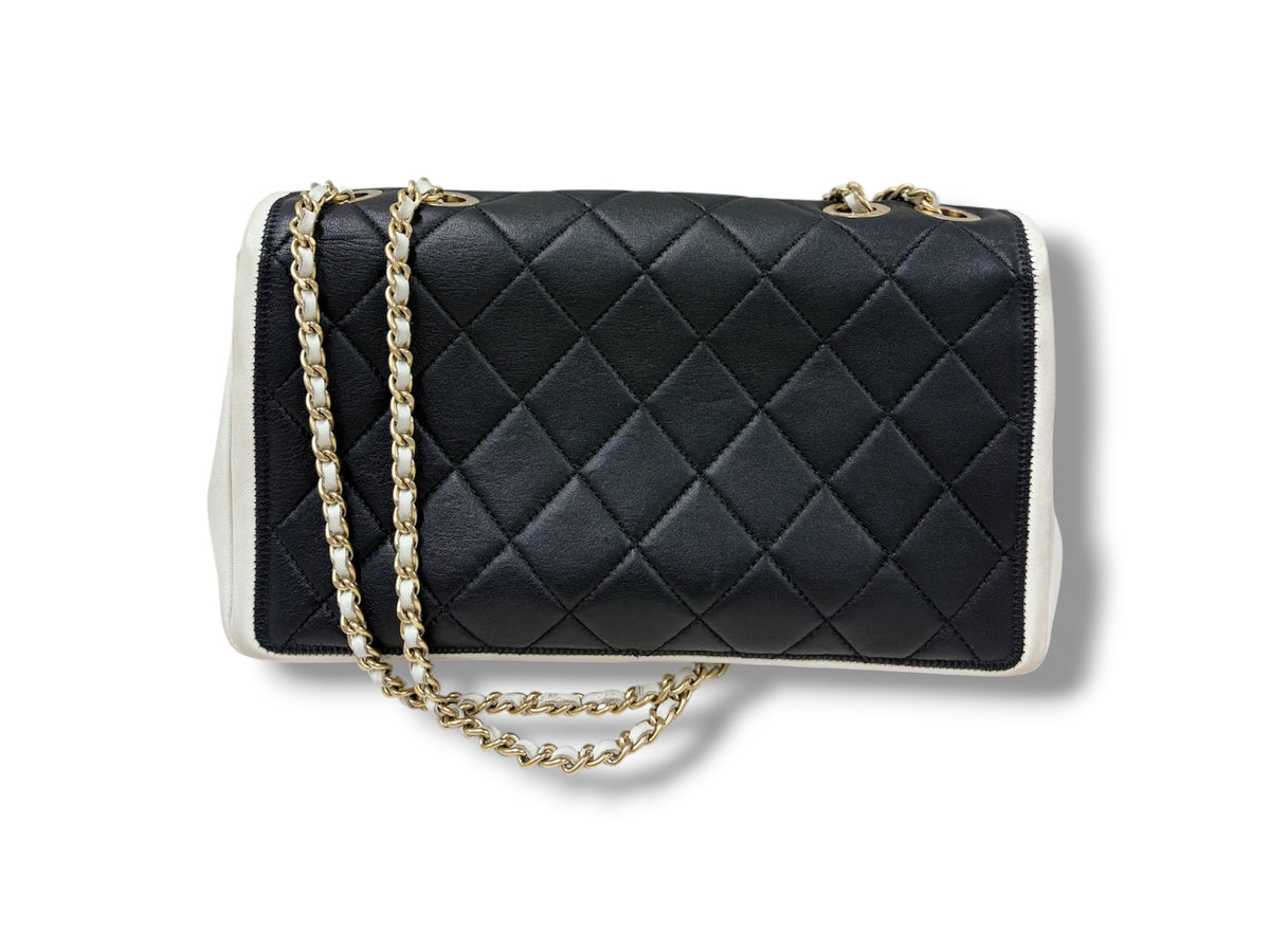 CHANEL SHOULDER BAG LAMBSKIN FLAP RANK(B) WHITE-BLACK STAIN 18023436