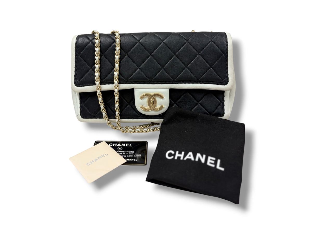 CHANEL SHOULDER BAG LAMBSKIN FLAP RANK(B) WHITE-BLACK STAIN 18023436