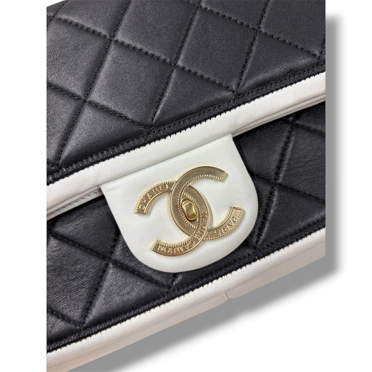 CHANEL SHOULDER BAG LAMBSKIN FLAP RANK(B) WHITE-BLACK STAIN 18023436