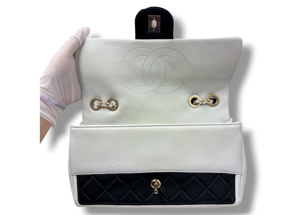 CHANEL SHOULDER BAG LAMBSKIN FLAP RANK(B) WHITE-BLACK STAIN 18023436