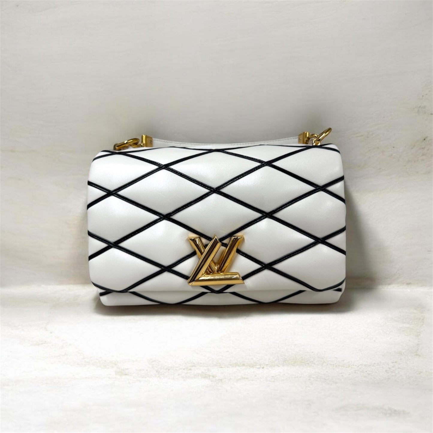 LOUIS VUITTON PICO GO-14 M23762 White/Black RFID