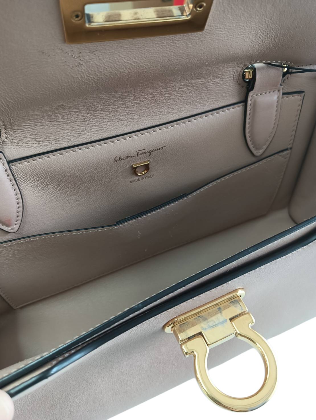 Salvatore Ferragamo Handbag AU21/1495 Rank B Damage