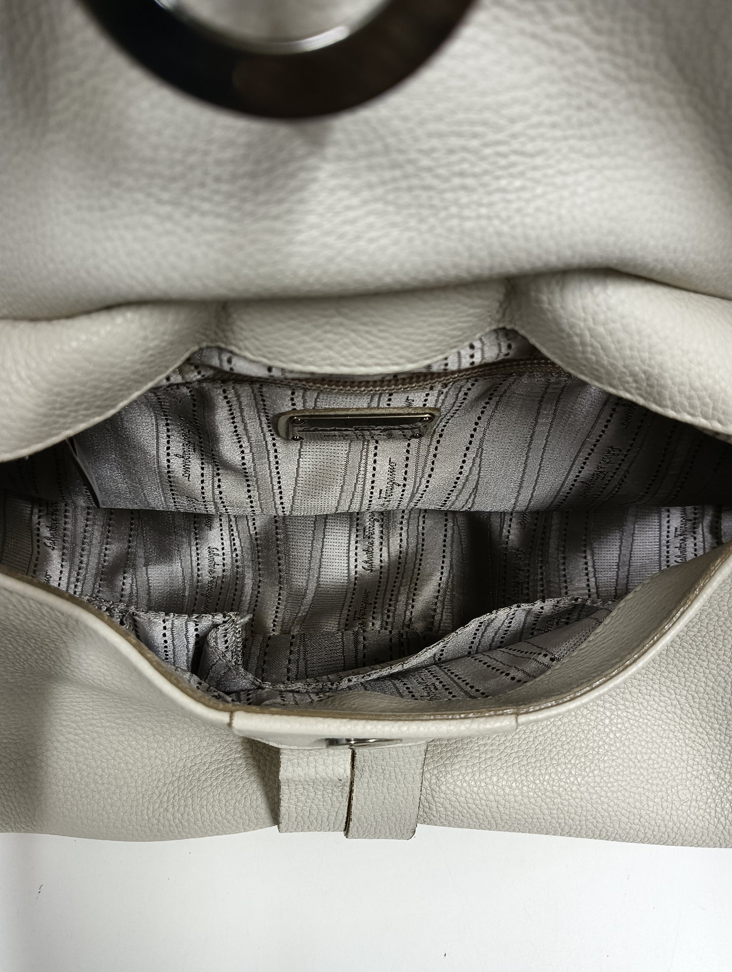Salvatore Ferragamo Shoulder Bag White EE-21 B643/ Rank(B) Stain/Damage