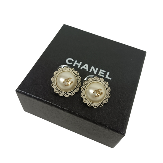 CHANEL Earring Rank B White