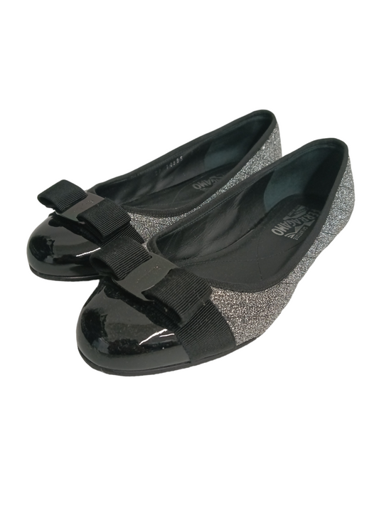 SALVATORE FERRAGAMO VARINA SIZE 39.5 BLACK/SILVER DP 14395