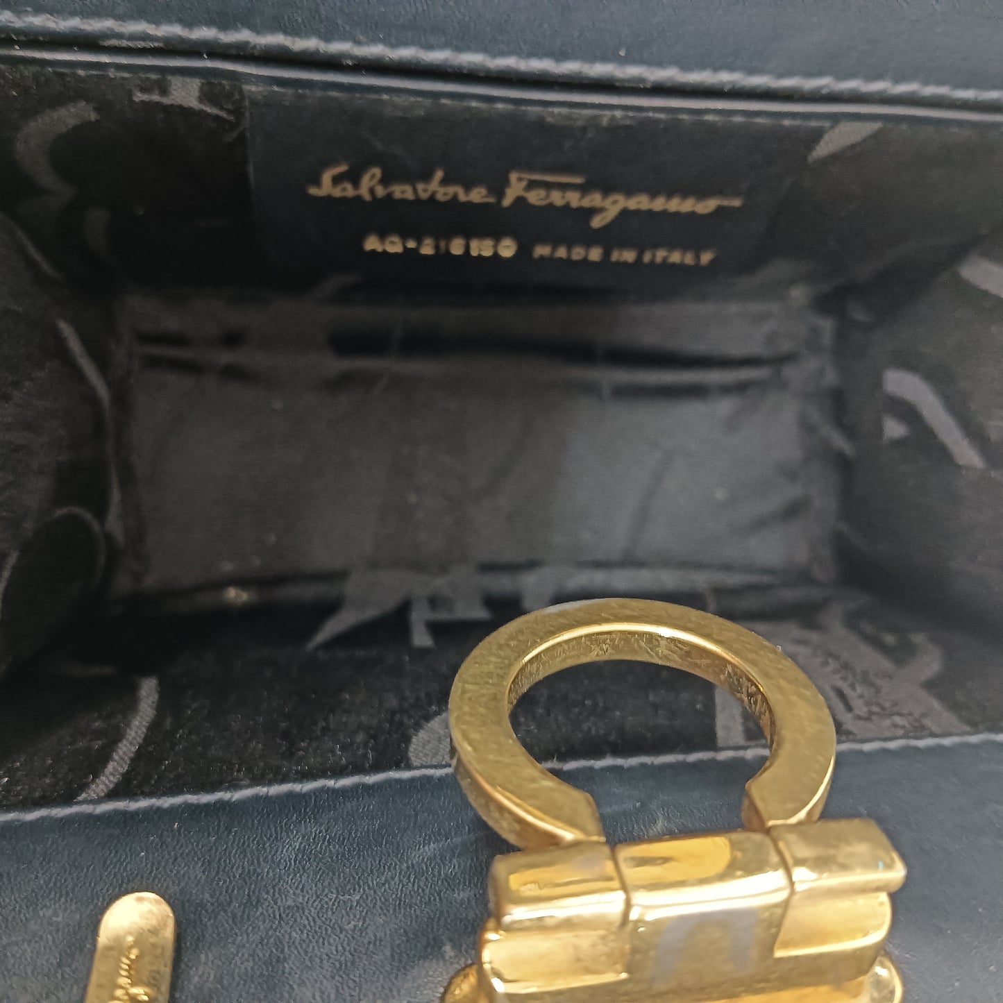 SALVATORE FERRAGAMO Shoulder Bag Gancini AQ-216150 Black Damage