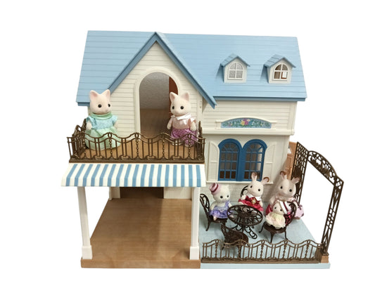 Sylvanian Families Toys Courtyard Home Gift Set