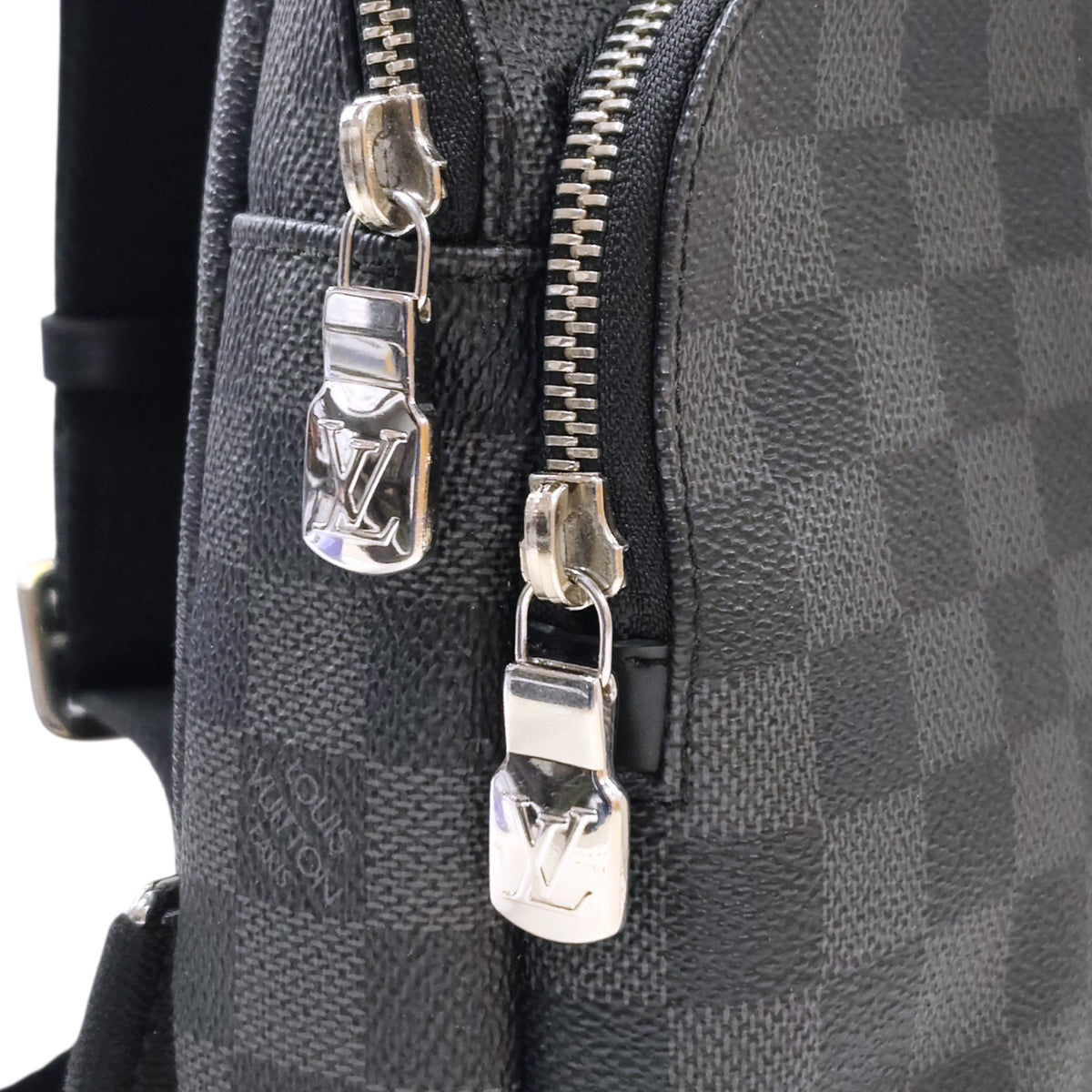 LOUIS VUITTON Body Bag Damier Graphite N41719 Black MB4118 Scratch/Sticky Rank B