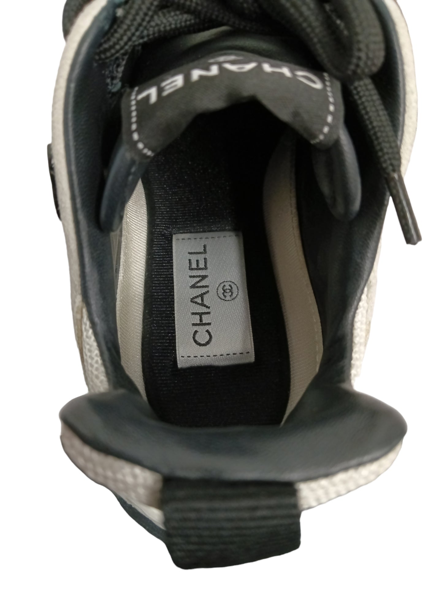 CHANEL SNEAKER SIZE 37 1/2 WHITE/BLACK WG35934