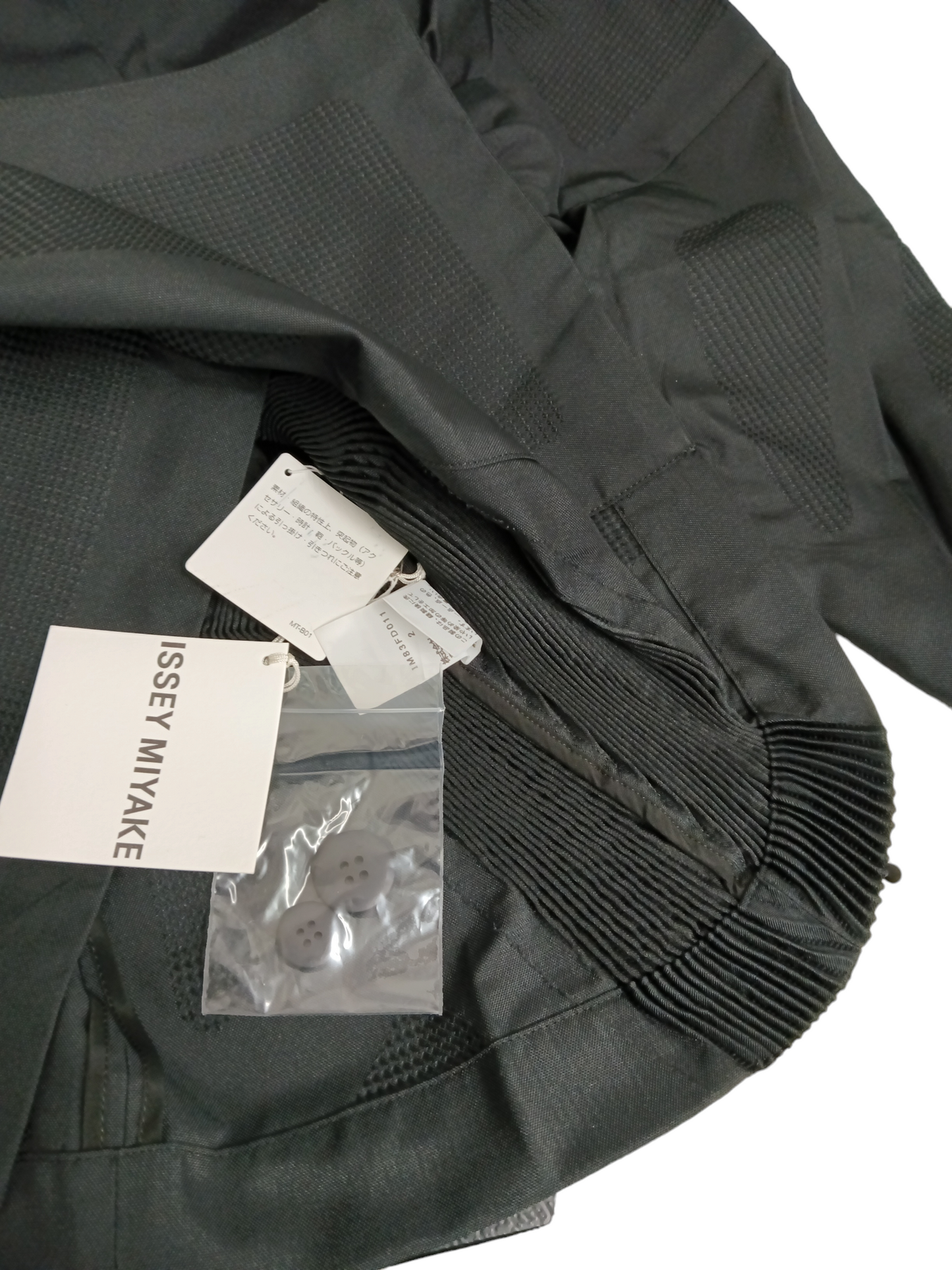 ISSEY MIYAKE BLACK IM83-FD011