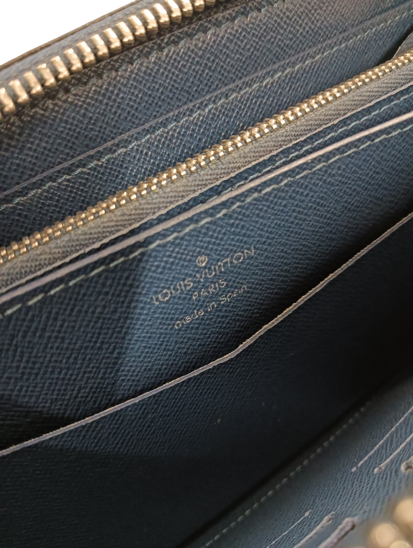 LOUIS VUITTON Long Wallet M42098 Navy Taiga Stain/Scratch CA3146