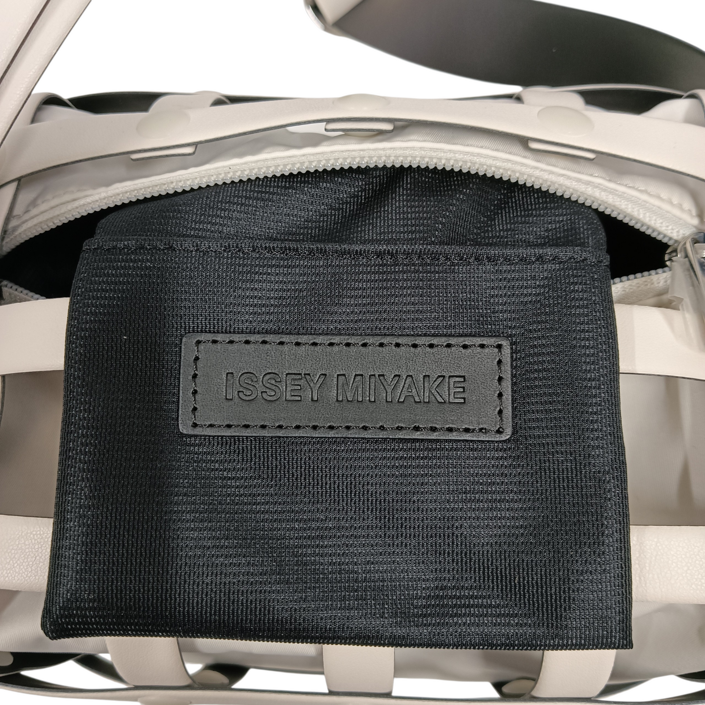 ISSEY MIYAKE Shoulder Bag IM38AG541 White