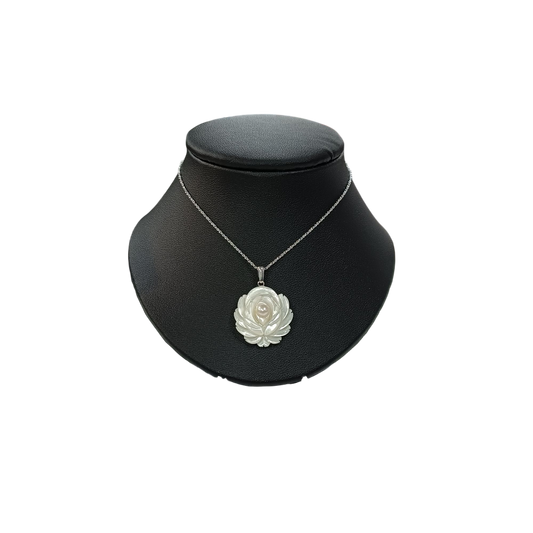 MIKIMOTO Necklace White