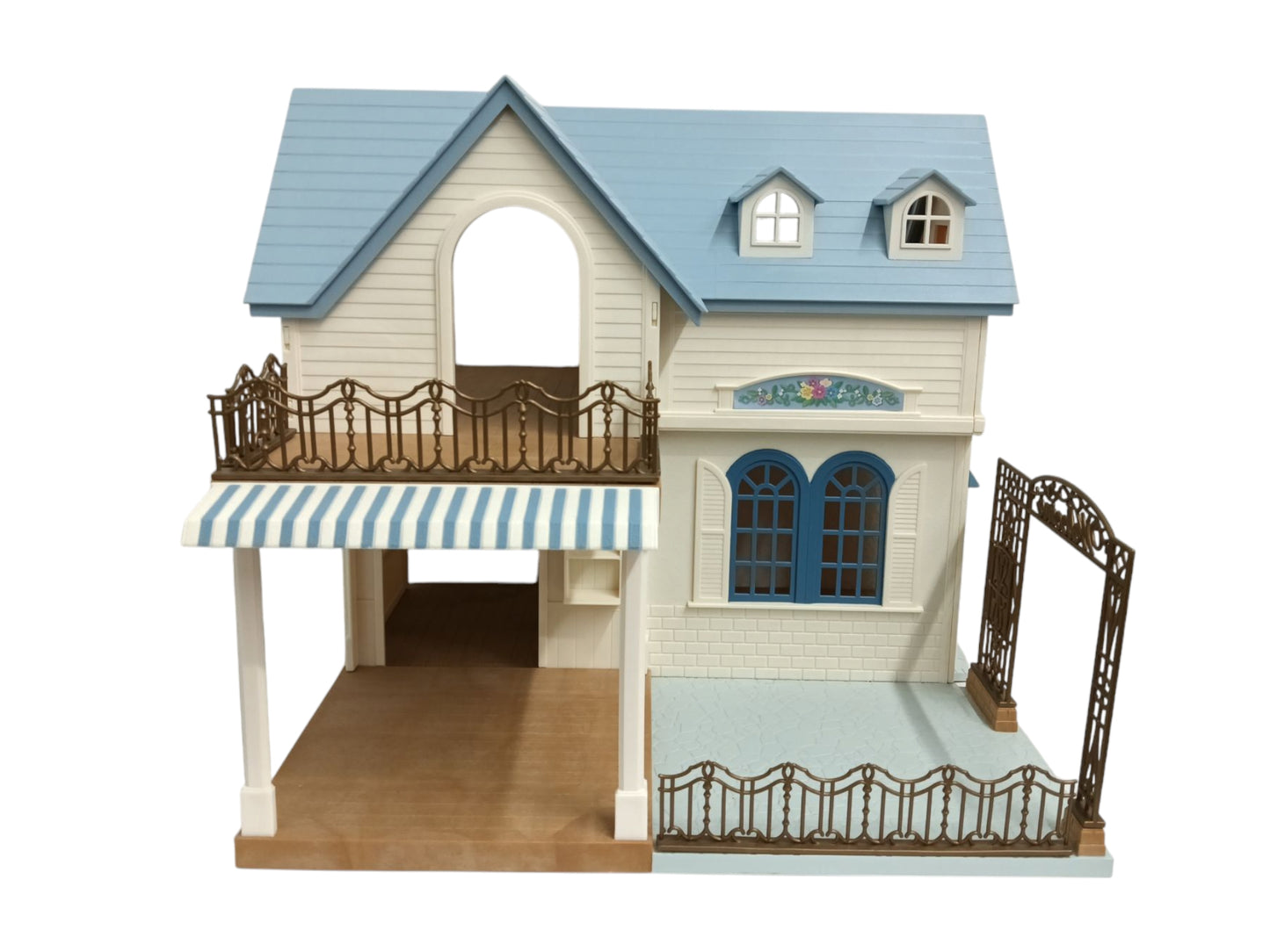 Sylvanian Families Toys Courtyard Home Gift Set