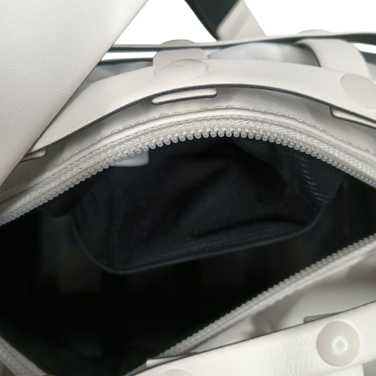 ISSEY MIYAKE Shoulder Bag IM38AG541 White