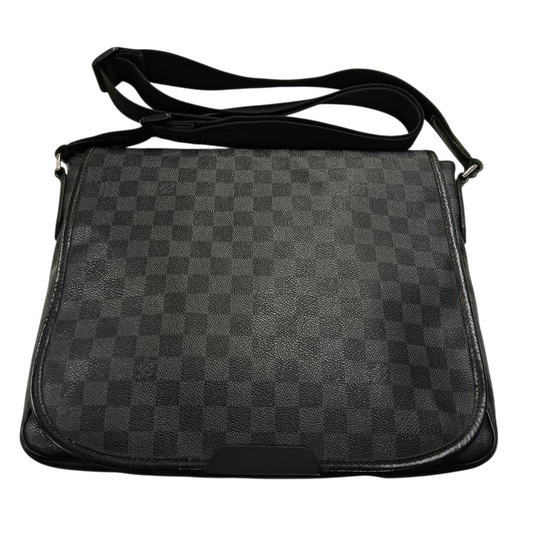 LOUIS VUITTON Shoulder Bag N41105 Black *Zip Damage