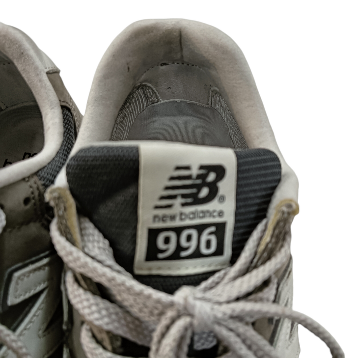 NEW BALANCE SNEAKER MENS SIZE 41.5 GRAY