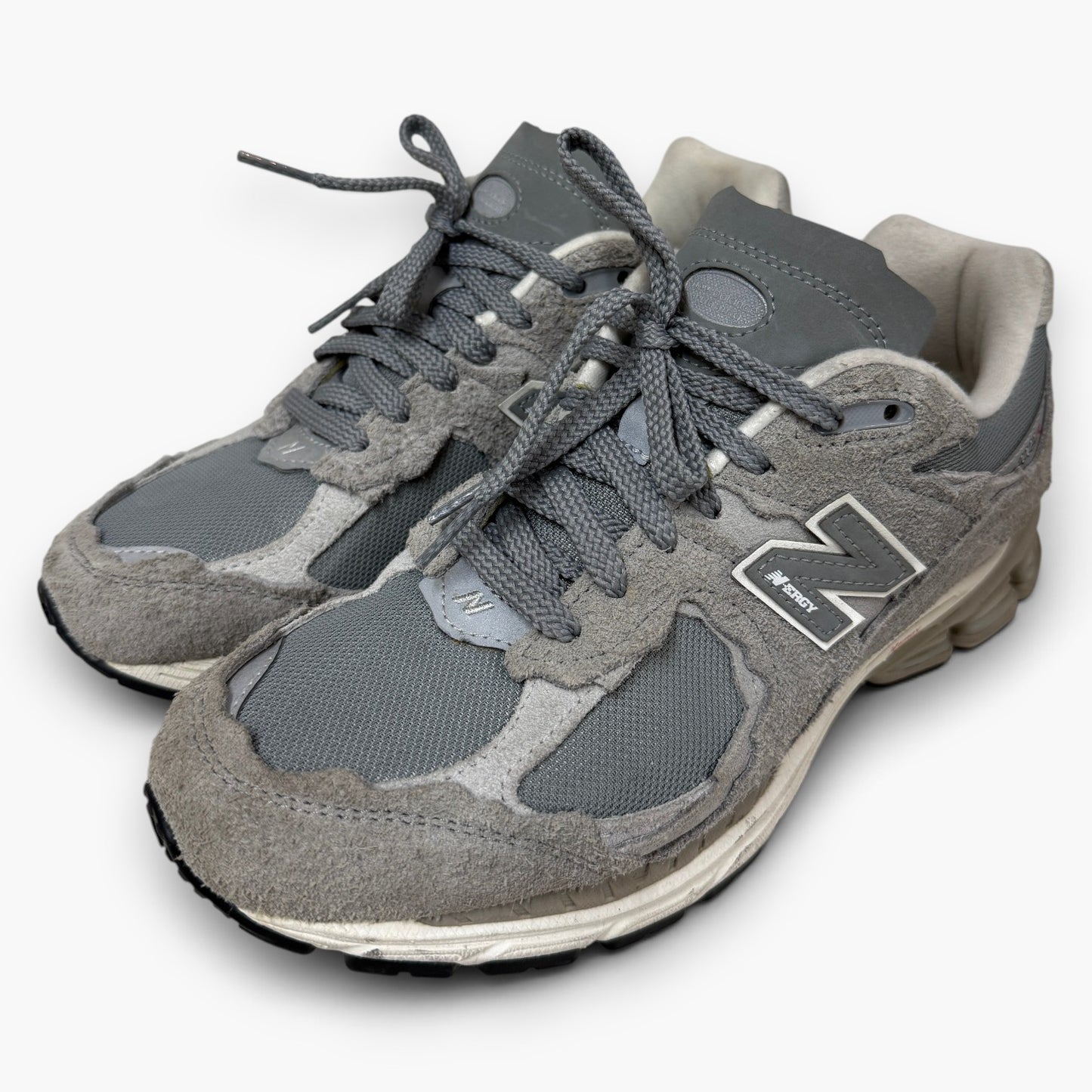 NEW BALANCE SNEAKER SIZE 7 US M2002RDM GRAY RANK (B)