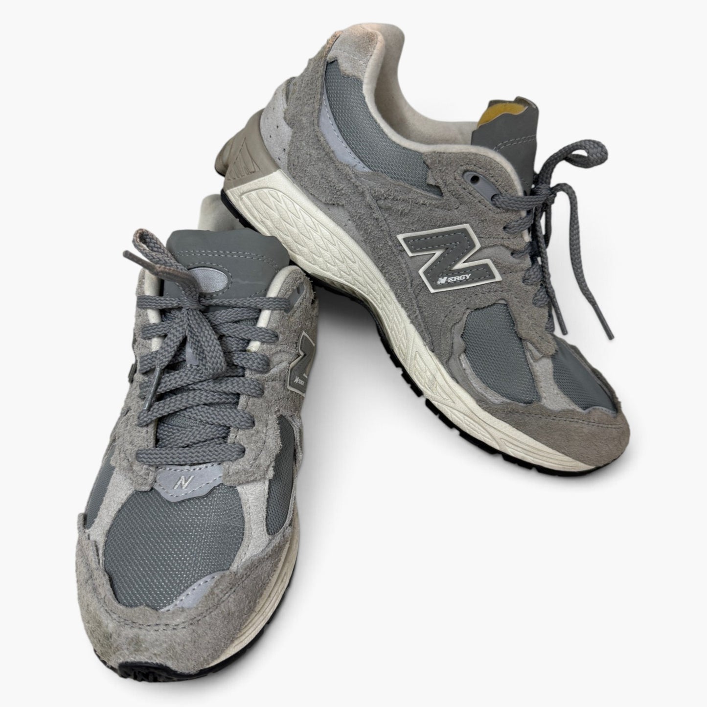 NEW BALANCE SNEAKER SIZE 7 US M2002RDM GRAY RANK (B)