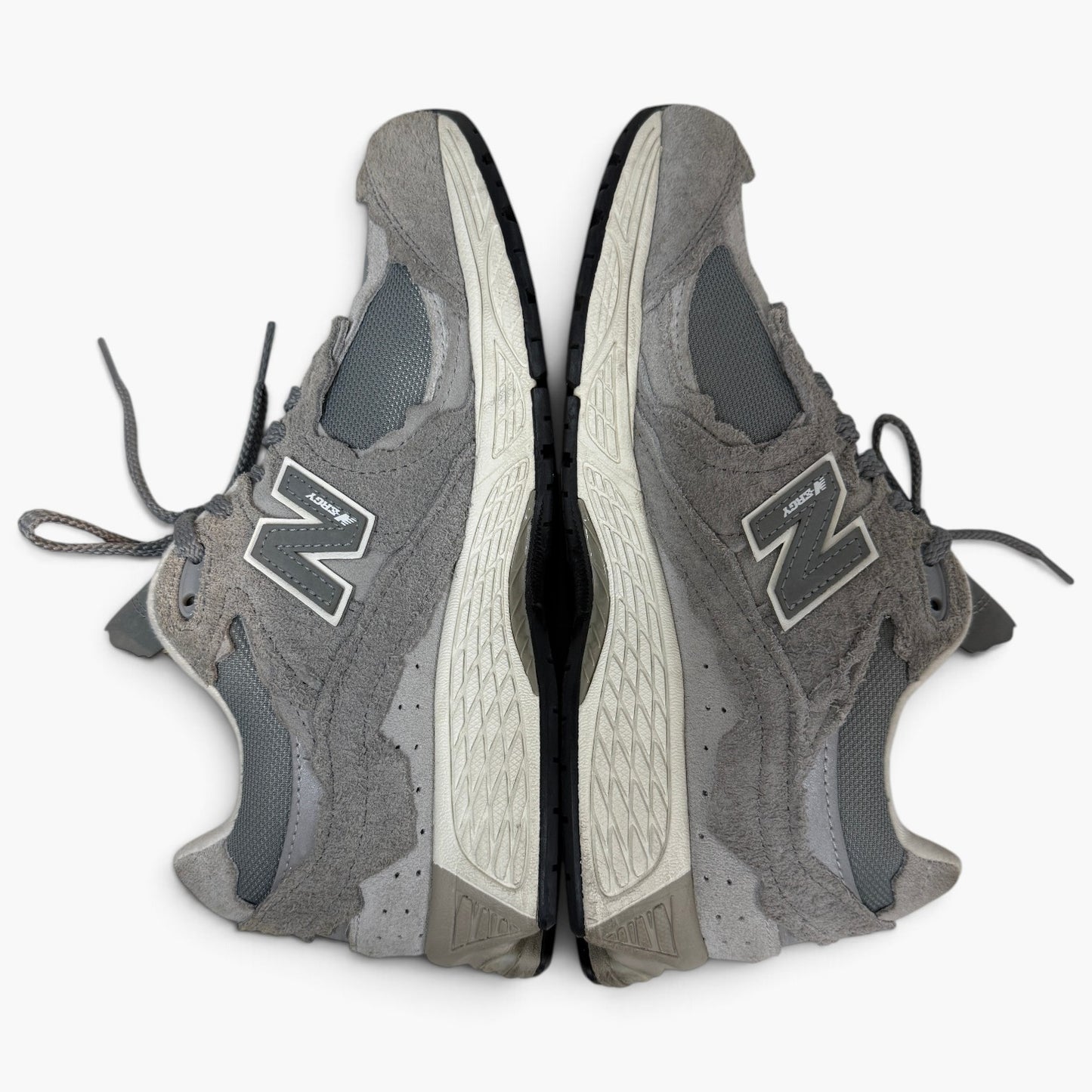 NEW BALANCE SNEAKER SIZE 7 US M2002RDM GRAY RANK (B)